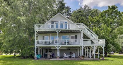 Spacious Riverfront Cottage w/ Dock in Green Pond!