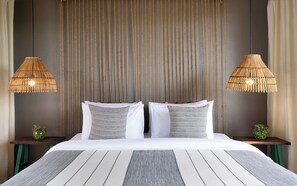 Louver House | Desk, free WiFi - Sré Lodge Living Style Community (Kampot)