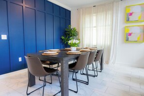 Dining - Fantasy Stay in 5 bed at Storey Lake (Kissimmee)