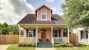 Exterior - Large Yard: 'Pascagoula Peach' Home in Baton Rouge (Baton Rouge)