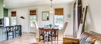 Large Yard: 'Pascagoula Peach' Home in Baton Rouge