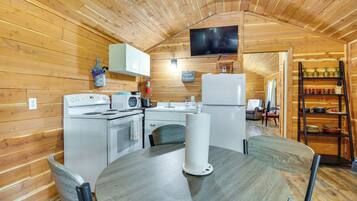 Coffee/tea maker, microwave, stovetop, toaster