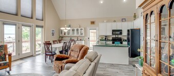 Deck & Views: Lake Murray Escape in Chapin!