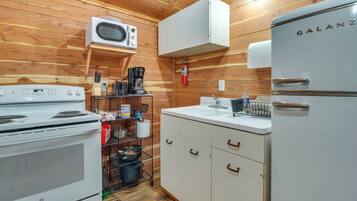 Coffee/tea maker, microwave, stovetop, toaster