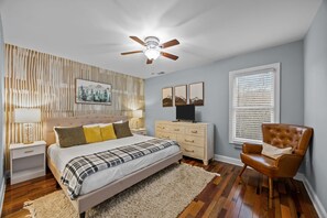 4 bedrooms, desk, iron/ironing board, travel crib