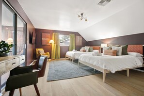 5 bedrooms, desk, iron/ironing board, travel cot