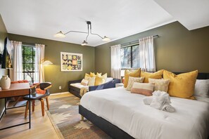 5 bedrooms, desk, iron/ironing board, travel cot