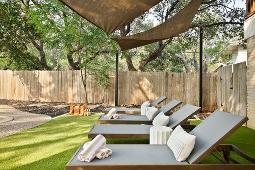 Poolside Pickleball • Heated Pool • Golf • Hot Tub
