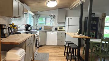 KylskÄp, mikrovÄgsugn, ugn och spishÀll