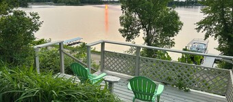 Newly remodeled cabin with private dock on Maple Lake