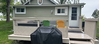 Newly remodeled cabin with private dock on Maple Lake