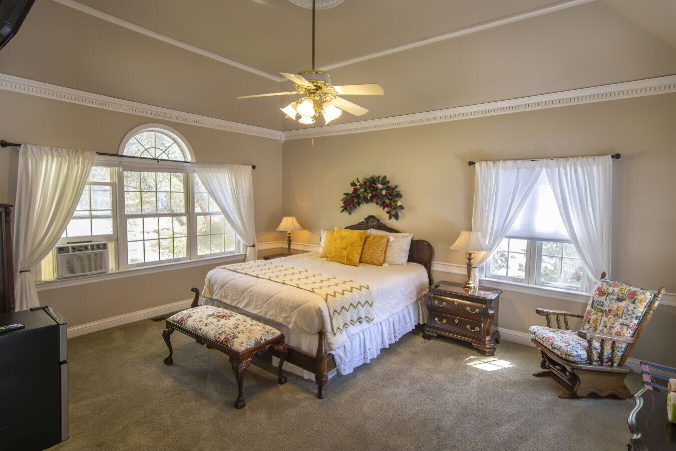 1 bedroom, travel cot, WiFi, bed sheets