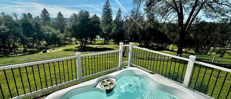 Tina de hidromasaje al aire libre