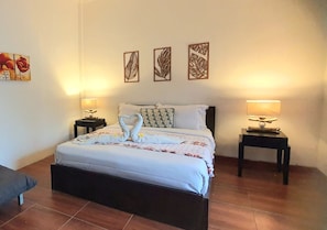 3 chambres, fer et planche à repasser, Wi-Fi, draps fournis