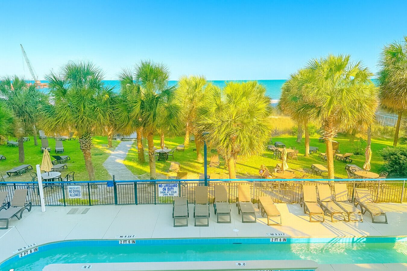 Een binnenzwembad, een verwarmd zwembad