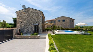 Exterior - Villa Petrush by Villas Guide (Bale)