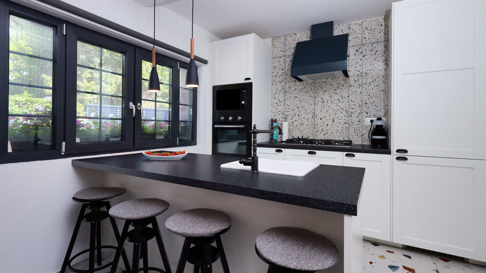 冰箱、微波炉、烤箱、炉灶