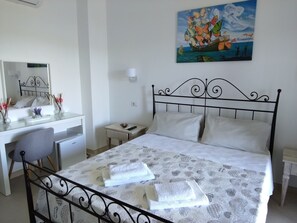4 bedrooms, WiFi, bed sheets