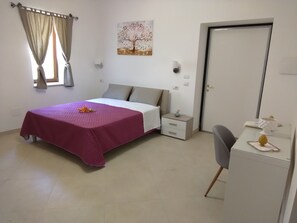 4 bedrooms, WiFi, bed sheets