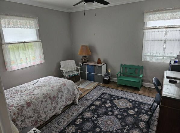 3 bedrooms, desk, free WiFi, bed sheets