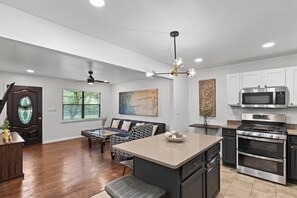 Mikrowelle, Ofen, Herdplatte, Geschirrspüler