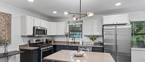 電子レンジ、オーブン、コンロ、食器洗い機