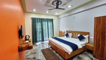 Habitación Deluxe, vista a la colina | Escritorio y wifi gratis