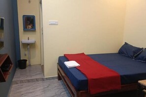 6 chambres, bureau, Wi-Fi, draps fournis