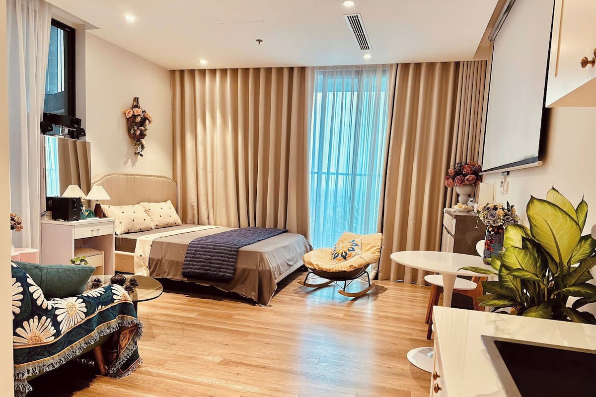 Studio i japansk stil, 1 queensize-seng | Sengetøy av topp kvalitet, memory foam-senger og blendingsgardiner