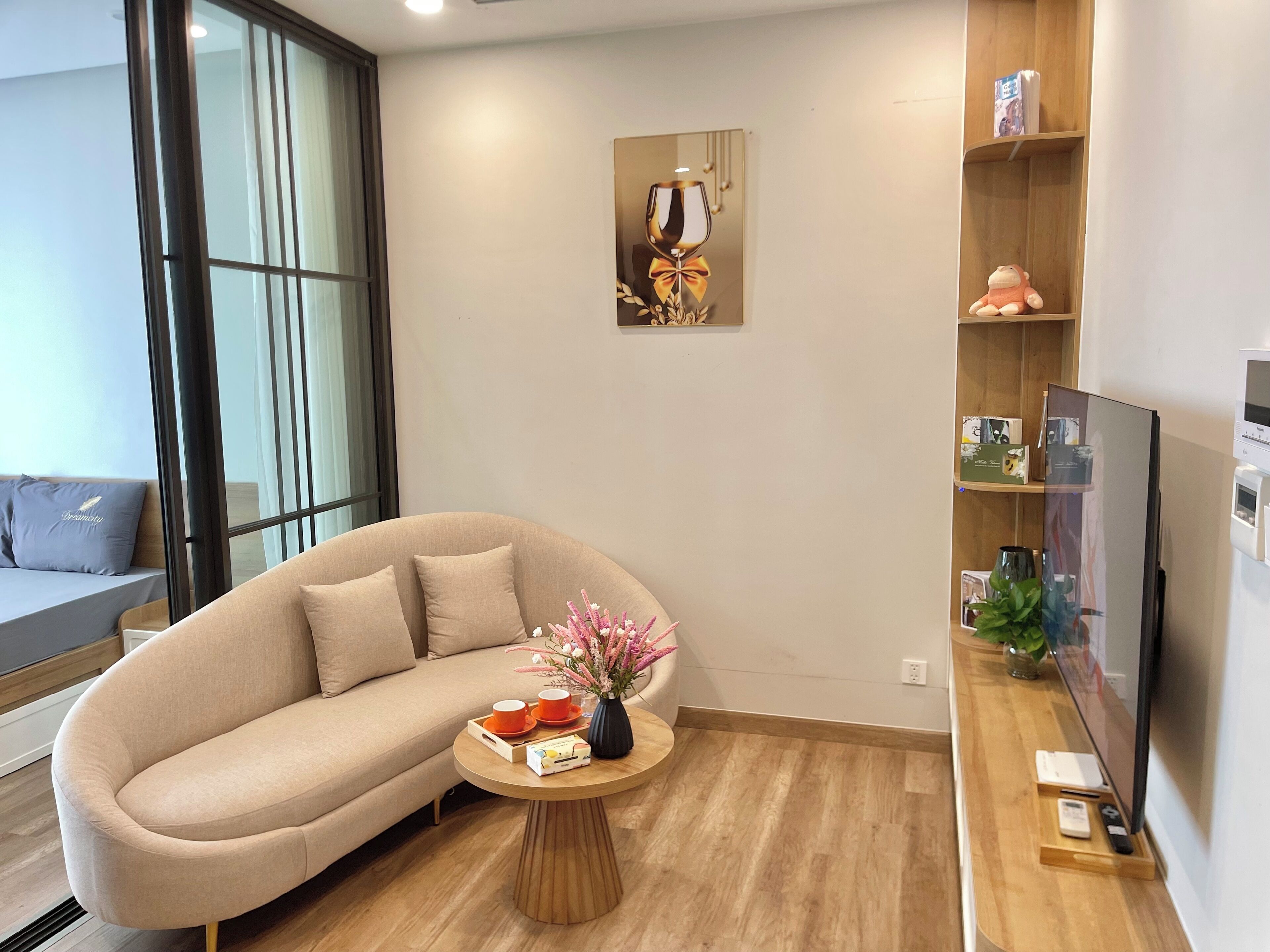 Căn hộ phong cách cổ điển, 1 phòng ngủ, quang cảnh vườn | Bộ đồ giường cao cấp, nệm cao su hoạt tính (memory foam) 