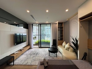 Premium bedding, memory-foam beds, individually decorated - Swanlake Ecopark - Calm Homestay (Van Giang)