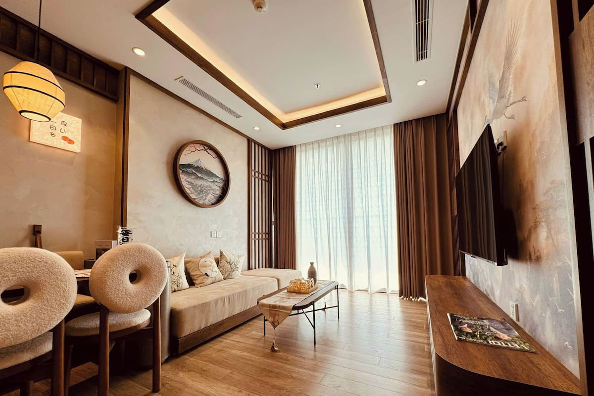 Departamento de lujo, 3 habitaciones, tina, vista al lago | Ropa de cama de alta calidad y camas con efecto memoria