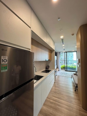 Coffee/tea maker, electric kettle, rice cooker, paper towels - Swanlake Ecopark - Calm Homestay (Van Giang)