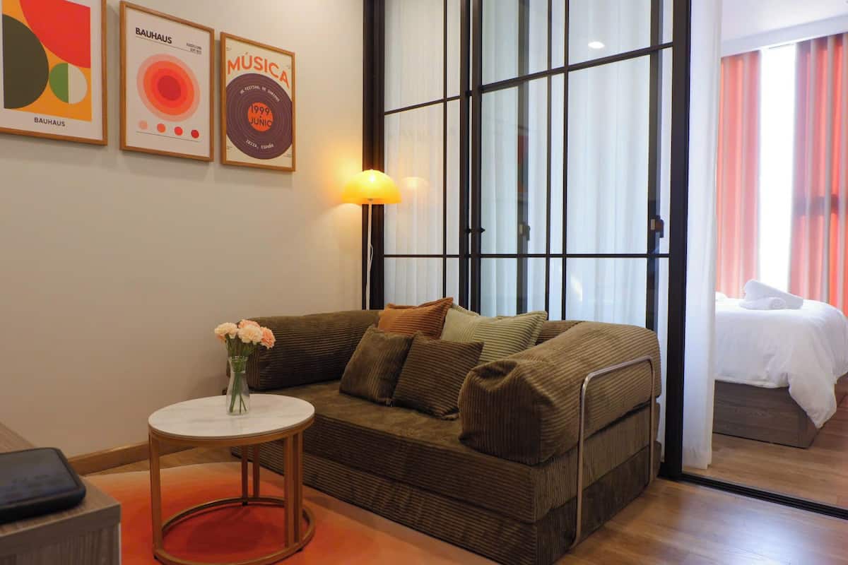 Appartement luxueux, 1 chambre, cuisine, vue sur le lac | Literie de qualité, lit avec matelas en mousse à mémoire, décor unique