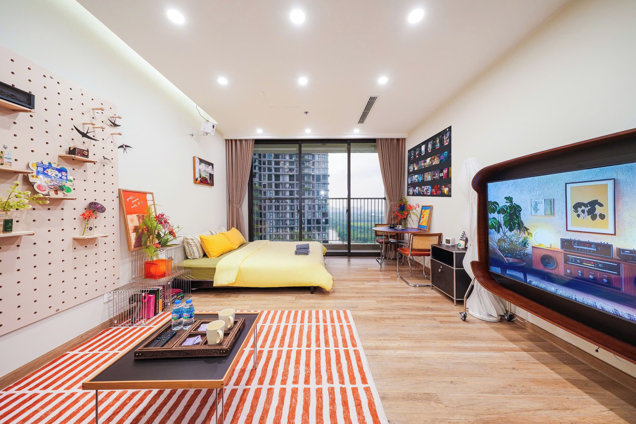 全景开间套房 | 高档床上用品、记忆海绵床垫、特色装修、特色家居