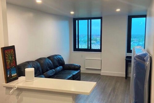 Cozy  apartment with Bedroom , New appliances  WiFi, AC in Queens On The Beach