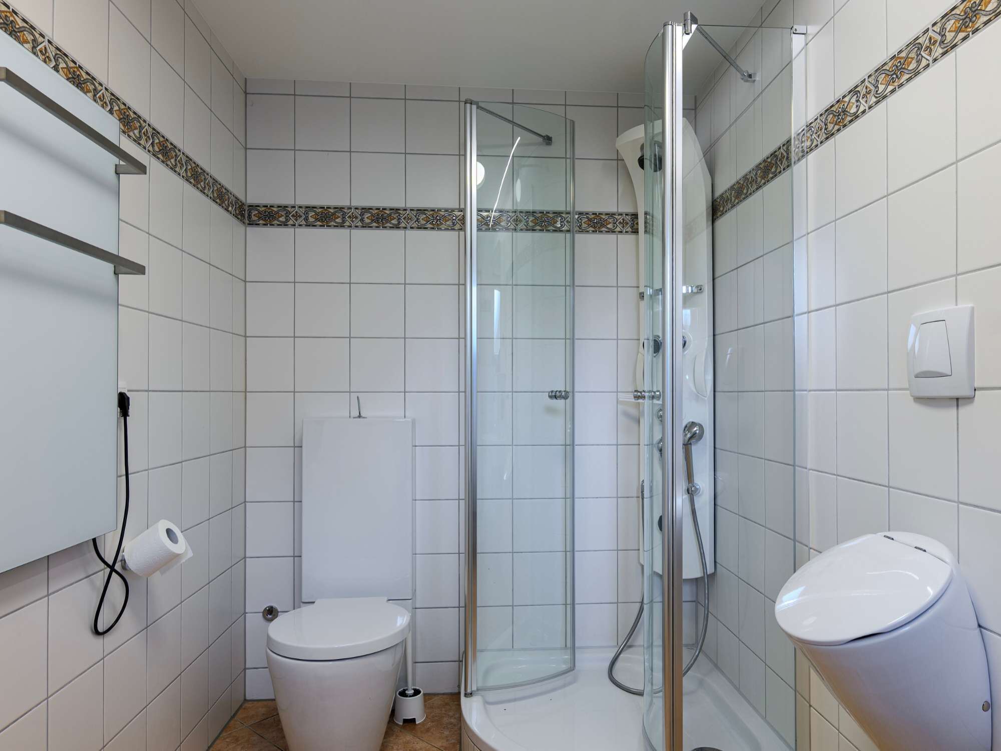 Dusche, Haartrockner, Handtücher