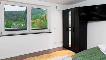 1 bedroom, iron/ironing board, travel crib, WiFi