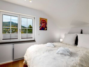 7 bedrooms, desk, iron/ironing board, travel cot - Waldklang Refugium | table football | smarthome | sauna | fenced | 14 people (Alpirsbach)