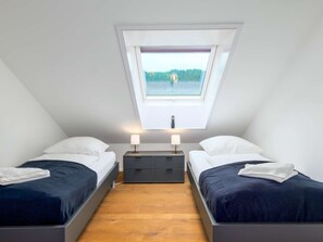 7 bedrooms, desk, iron/ironing board, travel crib - Waldklang Refugium | table football | smarthome | sauna | fenced | 14 people (Alpirsbach)