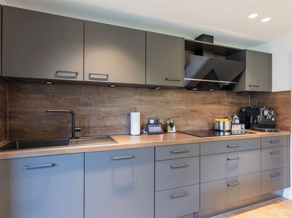 Fridge, microwave, oven, stovetop - Waldklang Refugium | table football | smarthome | sauna | fenced | 14 people (Alpirsbach)