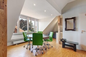 Dining - Apartment 'Skyline Suite' with Wi-Fi (Bayreuth)