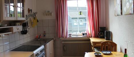 Frigorífic, microones, forn i placa de cuina