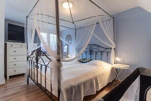 2 bedrooms, iron/ironing board, free WiFi