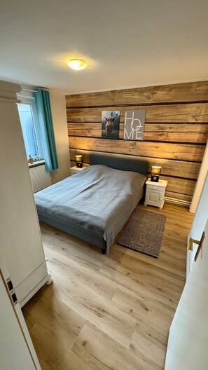 1 habitación, tabla de planchar con plancha y wifi gratis 