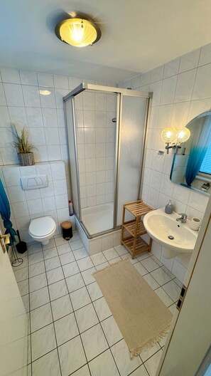 Suihku, hiustenkuivaaja