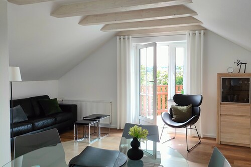 Ferienwohnung 'Wahl' mit Bergblick, Balkon und Wi-Fi