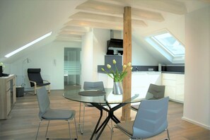 Dining - Apartment 'Wahl' with Mountain View, Balcony and Wi-Fi (Schmallenberg)