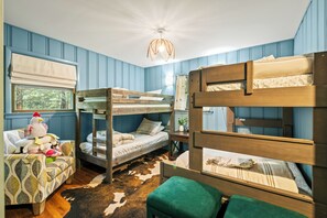 3 bedrooms, travel cot, free WiFi, bed sheets