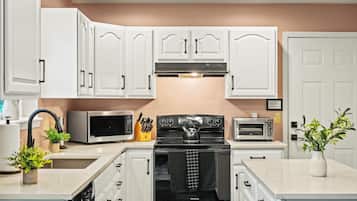 Kühlschrank, Ofen, Herdplatte, Geschirrspüler